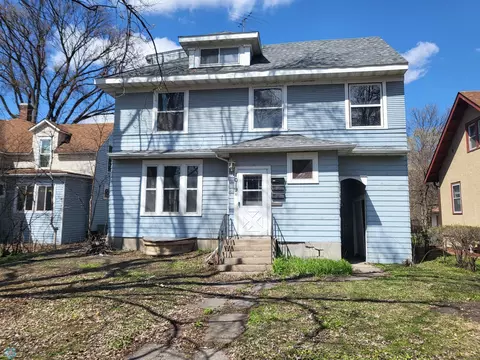 1019 4th Ave S, Fargo, ND 58103