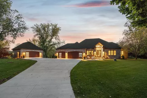 1465 Neal Avenue Ct N, Lake Elmo, MN 55042