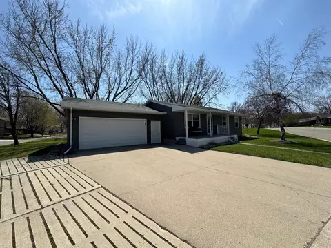 1824 Brookside Cir, Albert Lea, MN 56007 photo 2