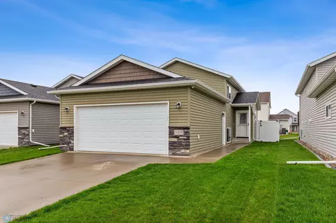 5459 49th Ave S, Fargo, ND 58104