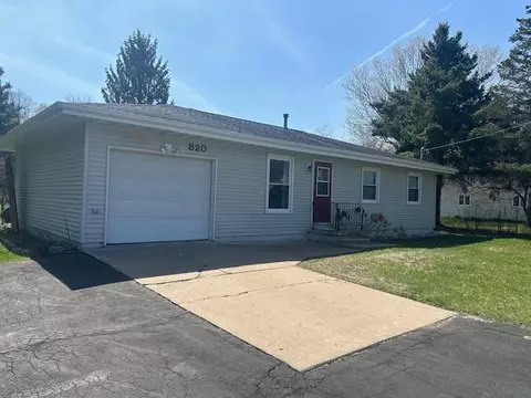 820 1st St, Glenwood City, WI 54013