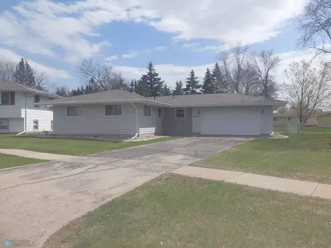 679 6th Ave W, West Fargo, ND 58078
