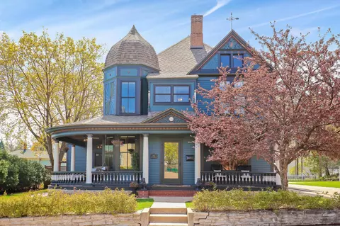 215 Pine St W, Stillwater, MN 55082