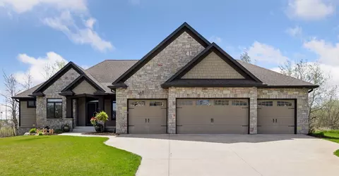 6312 Red Fox Rd, Lino Lakes, MN 55014