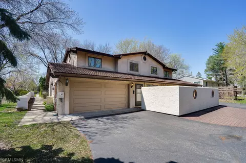 2410 Oxford St N, Roseville, MN 55113