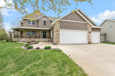 700 Falcon Ct, Sartell, MN 56377