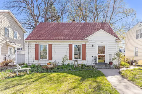 522 Pelham Blvd, Saint Paul, MN 55104