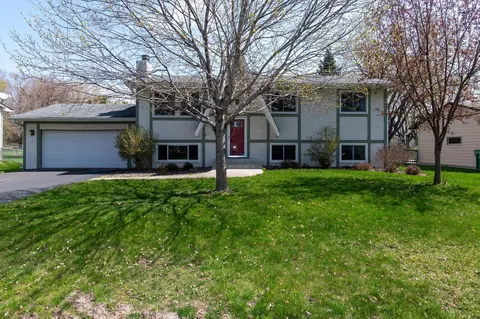 3074 Evelyn St, Roseville, MN 55113
