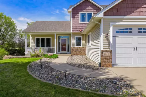 20375 Islandview Cir, Lakeville, MN 55044