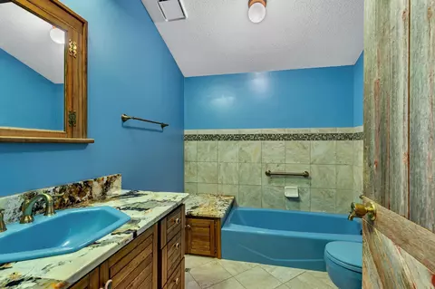 Bath - 1823 11th Ave SE, Saint Cloud, MN 56304 photo 1 of 3