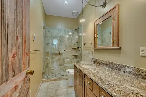 Bath - 1823 11th Ave SE, Saint Cloud, MN 56304 photo 2 of 3