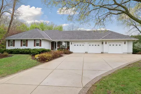 1016 Windwood Ct, Mendota Heights, MN 55118
