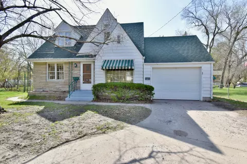 1905 Clearwater Rd, Saint Cloud, MN 56301