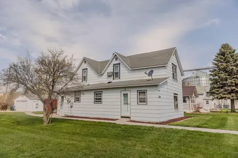 109 2nd St W, Chokio, MN 56221