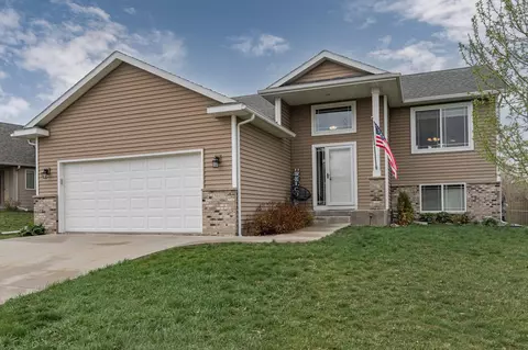 5445 Weatherstone Dr NW, Rochester, MN 55901