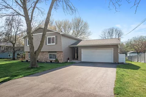 7617 Riverdale Dr N, Brooklyn Park, MN 55444