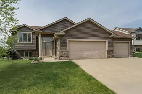 2461 Ashland Dr NW, Rochester, MN 55901
