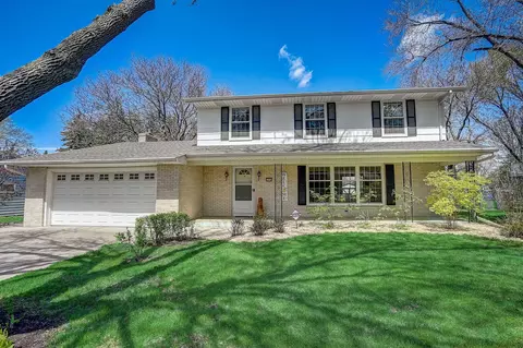 2316 Skyline Dr, Bloomington, MN 55425