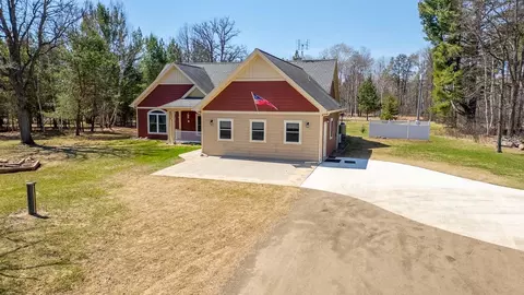 4511 Vermilion Trl, Gilbert, MN 55741