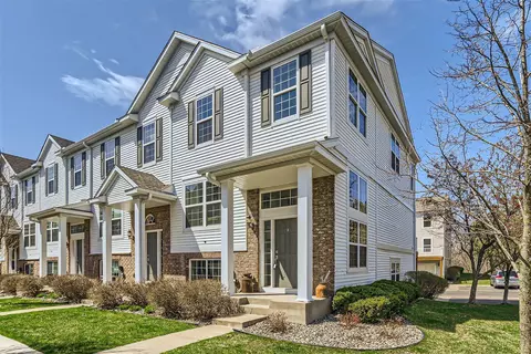 929 Ledgestone Dr, Mahtomedi, MN 55115
