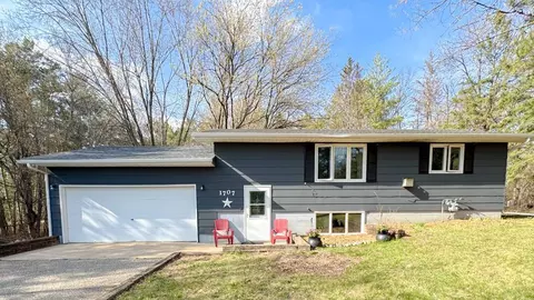1707 Oak Knoll Dr NE, Alexandria, MN 56308