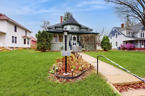 220 N 3rd St, River Falls, WI 54022