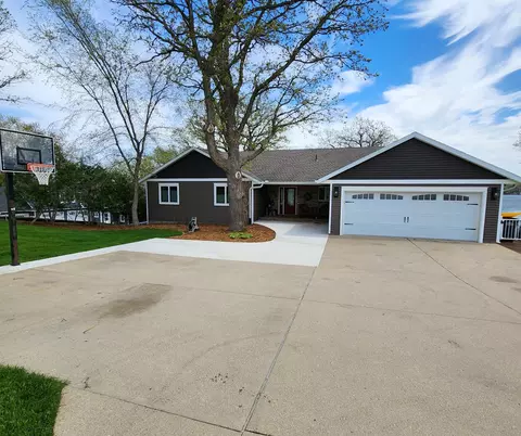 5765 22nd St NE, Willmar, MN 56201