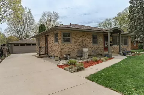 1706 Cascade St NW, Rochester, MN 55901