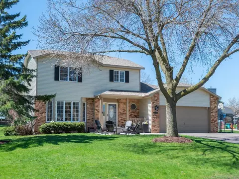 8879 Sequoia Rd, Woodbury, MN 55125