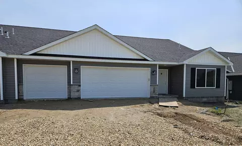 906 Katelyn Cir, Montgomery, MN 56069