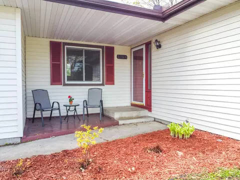 1764 Gabbro Trl, Eagan, MN 55122 photo 2