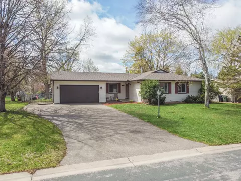 1764 Gabbro Trl, Eagan, MN 55122