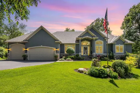 490 Carriage Ln, Hudson, WI 54016