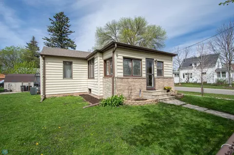624 Elm St N, Fargo, ND 58102