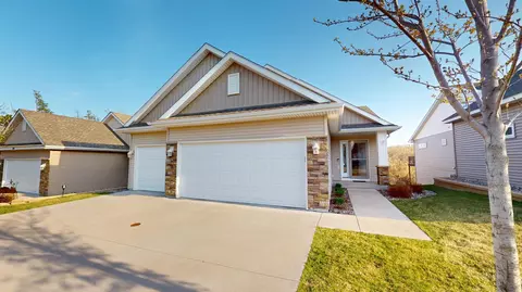 2715 Ridgeview Dr, Red Wing, MN 55066