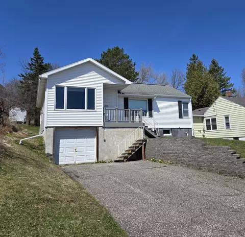 2725 W 15th St, Duluth, MN 55806