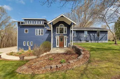 8918 Crestview Dr, Saint Joseph, MN 56374