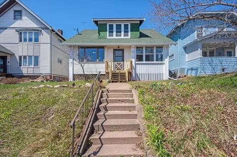 1207 E 9th St, Duluth, MN 55805 photo 2