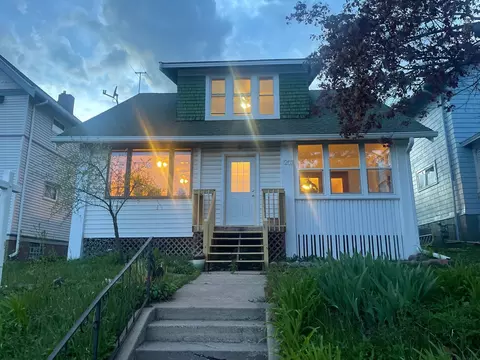 1207 E 9th St, Duluth, MN 55805