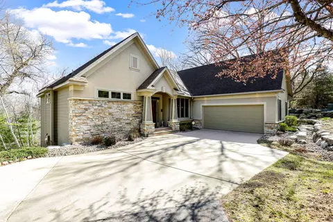 25 Knoll Rd, North Oaks, MN 55127
