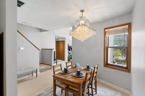 5334 Highpointe Dr, Bloomington, MN 55437 photo 12