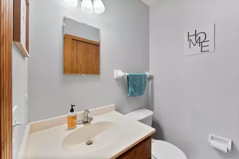 5334 Highpointe Dr, Bloomington, MN 55437 photo 13