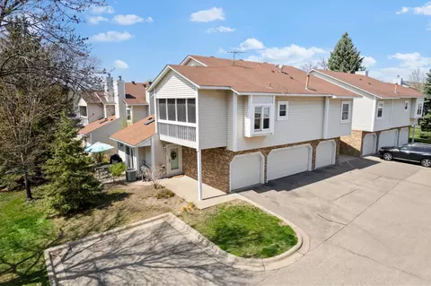 5334 Highpointe Dr, Bloomington, MN 55437