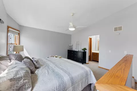 5334 Highpointe Dr, Bloomington, MN 55437 photo 19