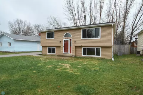 2014 29 Ave S, Fargo, ND 58103 photo 4