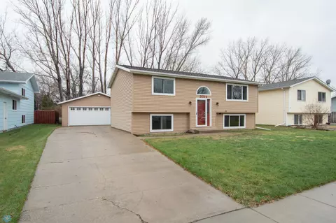 2014 29 Ave S, Fargo, ND 58103 photo 2