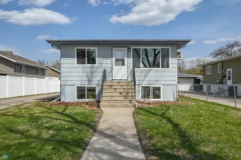 1606 16 St S, Fargo, ND 58103