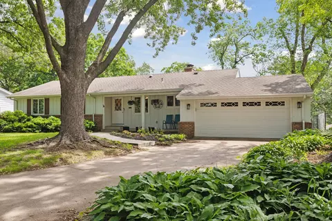 5281 Matterhorn Dr NE, Fridley, MN 55421