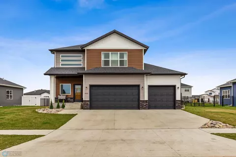 3051 Prairie Farms Cir S, Fargo, ND 58104