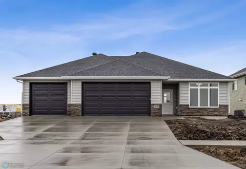 7639 Cub Creek Way, Horace, ND 58047